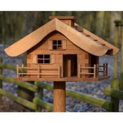 Vogelfutterhaus Almhütte Mit Liebevollen Details, Inkl. Ständer, FSC®, Ca. 56 X 46 X 35,5 Cm -LECHUZA Verkaufs-Shop 0910101340 Vogelfutterhaus Almhuette inkl Staender FSCca56x46x35 5cm 5 60496