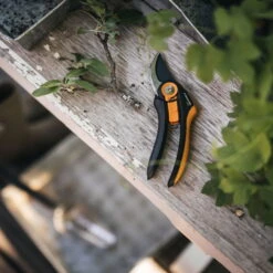 Fiskars Bypass-Schere 'Plus SmartFit', Schwarz/orange -LECHUZA Verkaufs-Shop 0920300701 Plus SmartFit Bypass Gartenschere 4 106790